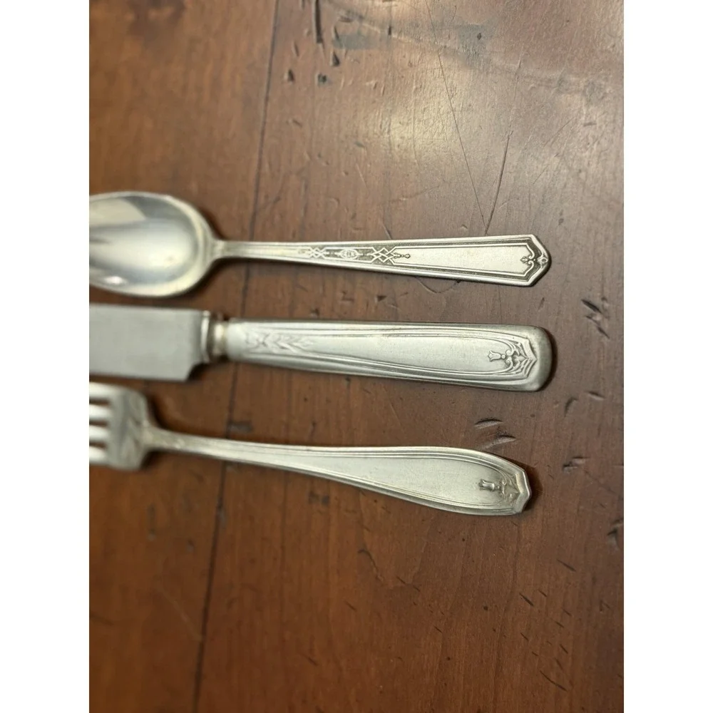 Vintage Tudor Plate Oneida‎ Mary Stuart 18-Pc Silverplate Flatware Service for 6